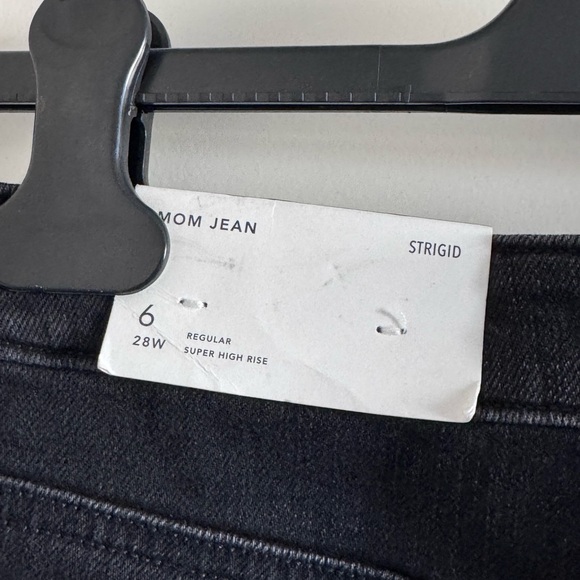 NWT American Eagle Black Mom Jeans - Picture 6 of 8